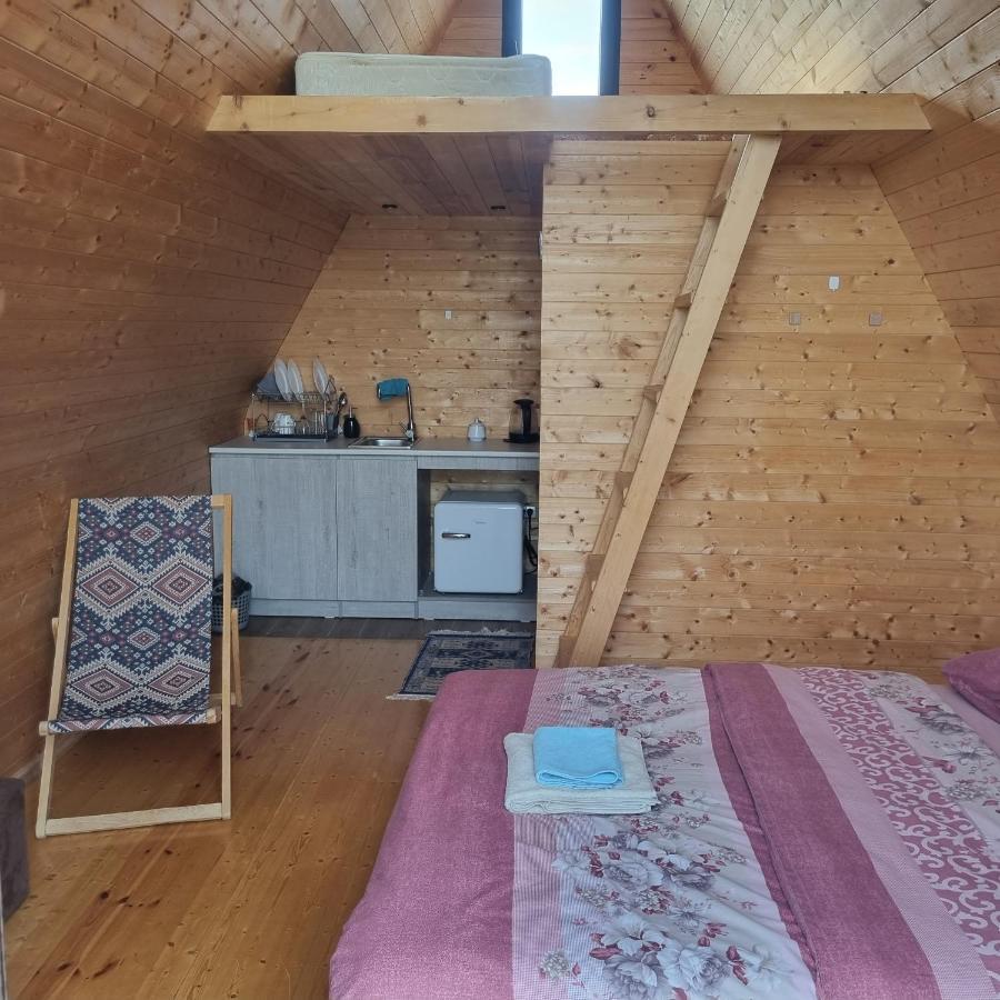 Cottage In Udabno Exterior photo